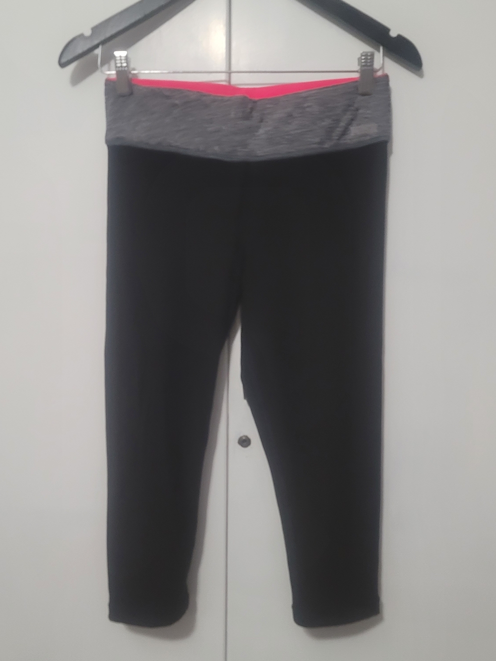 PINK Victoria's Secret Neon Pink and Black Colorblock Athletic Yoga Pants - Picture 6 of 8